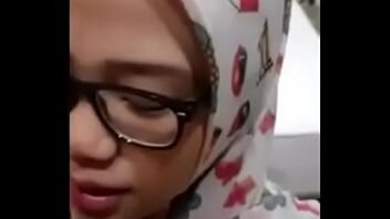 เย็ดสาวมุสลิมหีโคตรแน่นน้องบอกอย่าแตกในเลยให้อมจนแตกใส่หน้า
